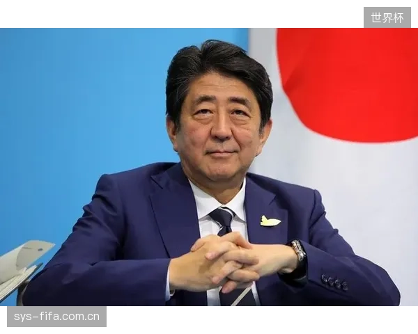 德尚将延续其惯用的防守反击框架,利用中场拦截快速发动攻势。 德尚将延续其惯用的防守反击框架,利用中场拦截快速发动攻势。